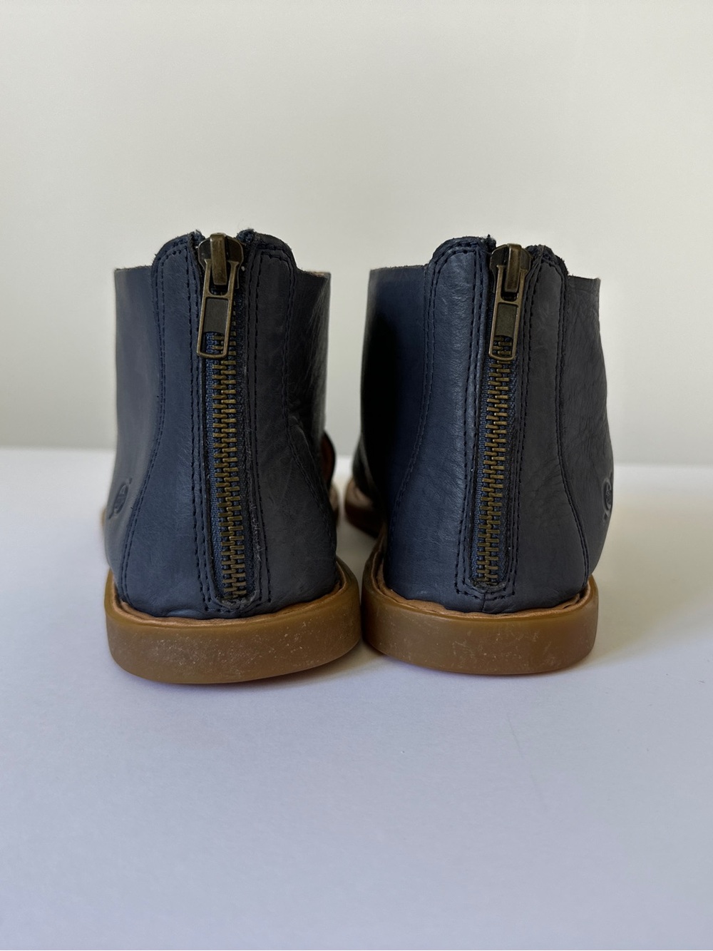 NWOT Born Iwa Leather Sandal in Navy Marine - Picture 6 of 9